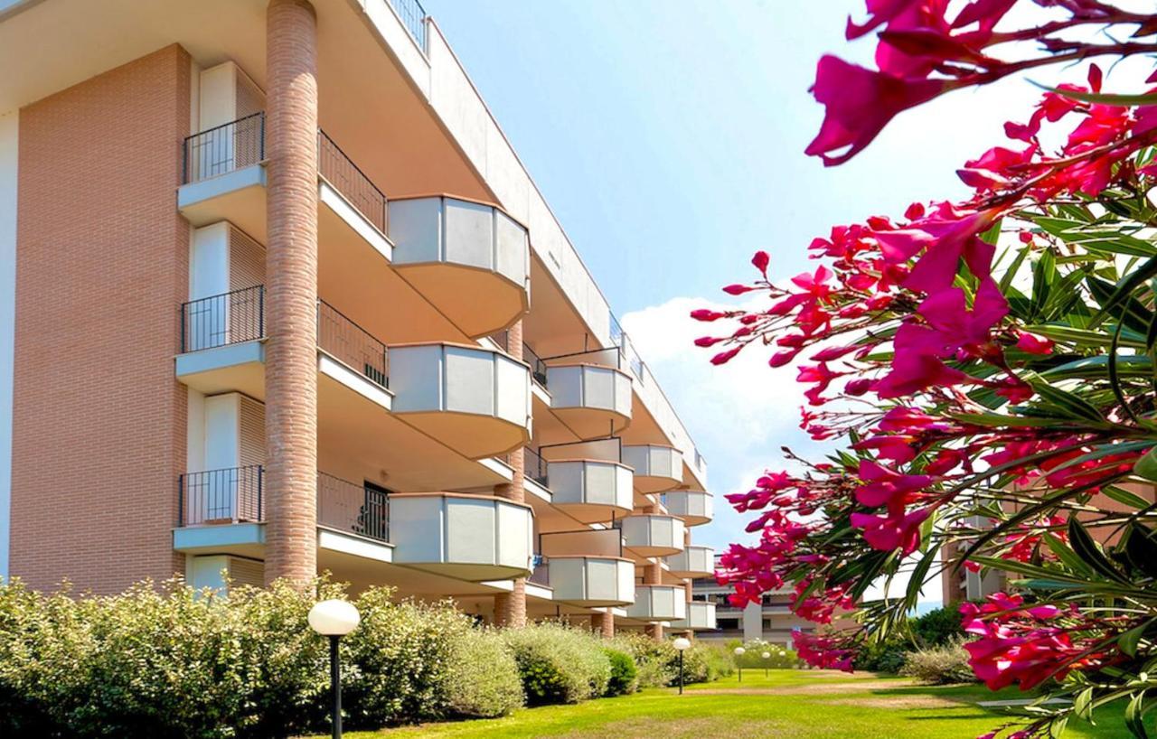 Isa-Apartments 4 Beds In Residence With Swimming-Pool In San Vincenzo, Just 600 Meters From The Sea المظهر الخارجي الصورة