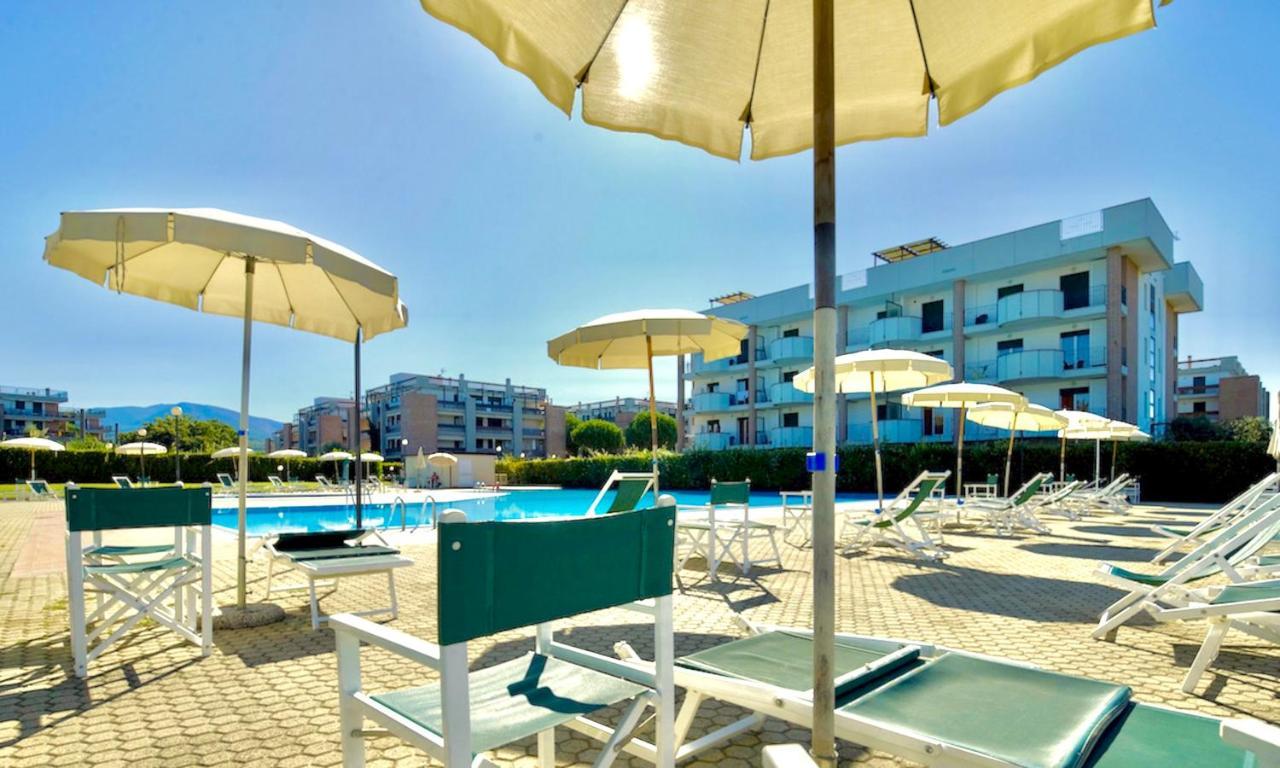 Isa-Apartments 4 Beds In Residence With Swimming-Pool In San Vincenzo, Just 600 Meters From The Sea المظهر الخارجي الصورة
