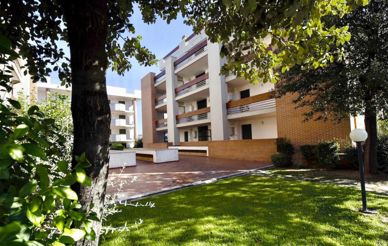 Isa-Apartments 4 Beds In Residence With Swimming-Pool In San Vincenzo, Just 600 Meters From The Sea المظهر الخارجي الصورة